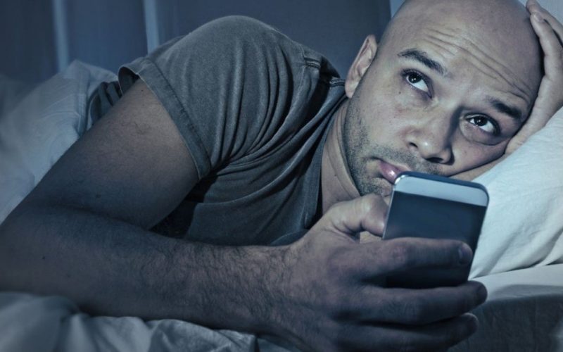 Struggling to give up your smart phone at night
